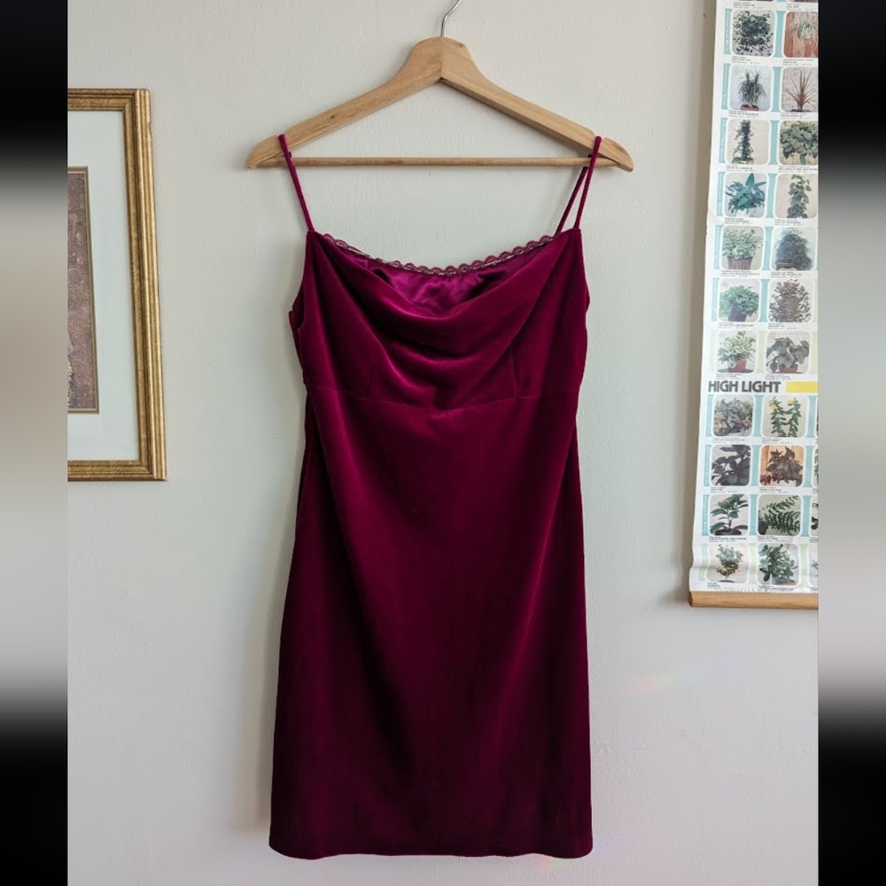 Elegant Burgundy Mini Dress